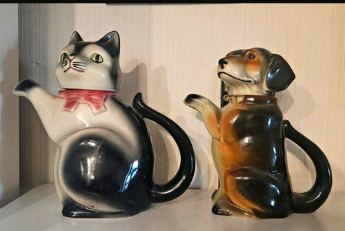 Zwei schöne alte - , kaffeekannen