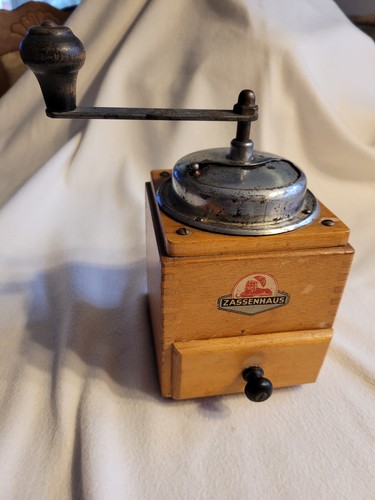 Alte kaffeemühle holz - kaffeemühle,