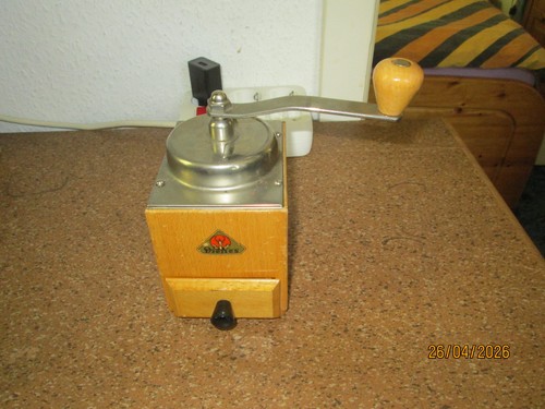 Alte kaffeemühle von dienes - kaffeemühle,