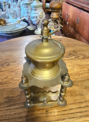 Dekorative alte kaffeemühle - alte,