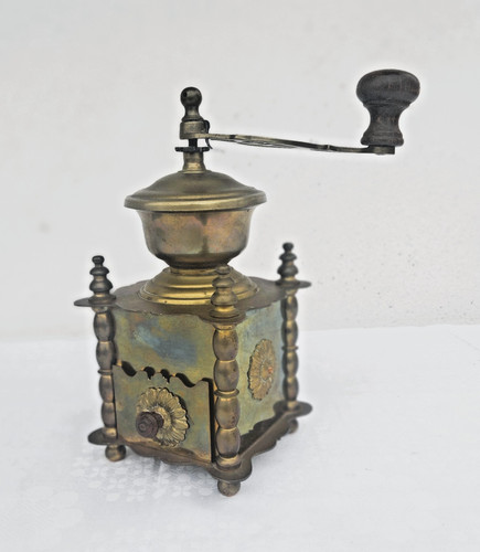 Alte messing kaffeemühle aus - messing,