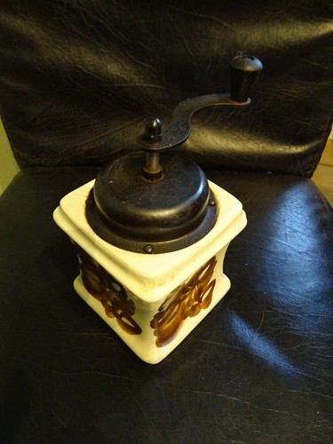 Omas alte kaffeemühle - alte,