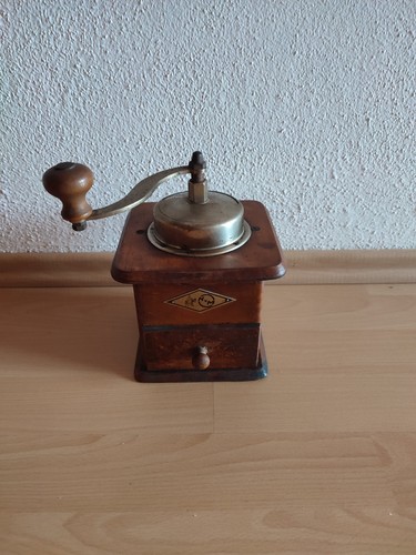 Alte kaffeemühle aus holz - alte,
