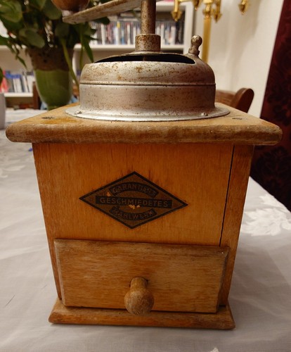 Alte kaffeemühle holz vintage - alte,