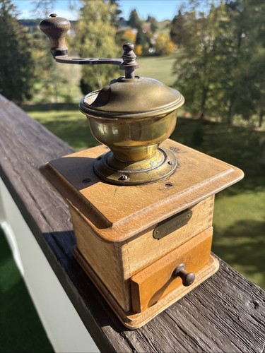 Alte kaffeemühle pede - kaffeemühle,