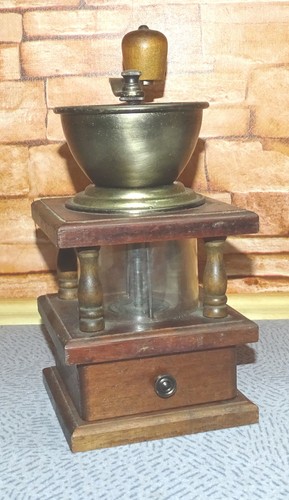 Alte kaffeemühle aus - aus, holz