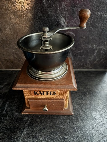 Alte kaffeemühle - alte,