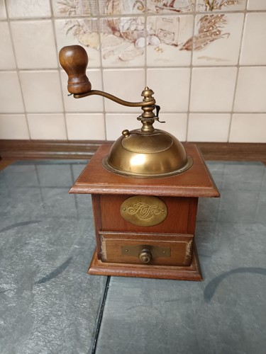 Alte kaffeemühle holz - alte,