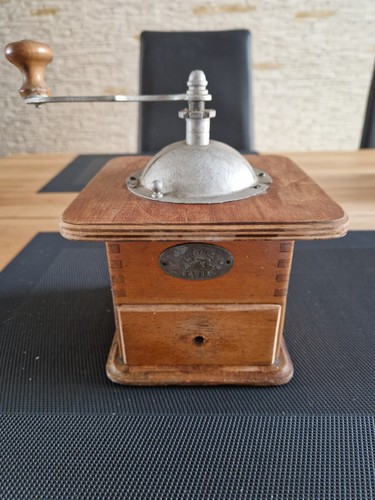 Alte kaffeemühle der - alte,