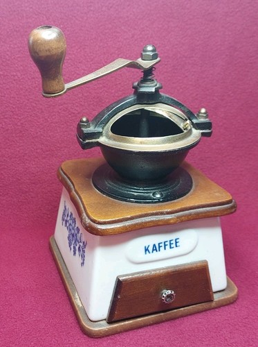Alte kaffeemühle teilgehäuse - alte,